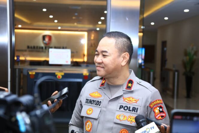 
					Polri Kerahkan Personel ke Papua Tengah dan Maluku Utara Guna Perkuat Keamanan