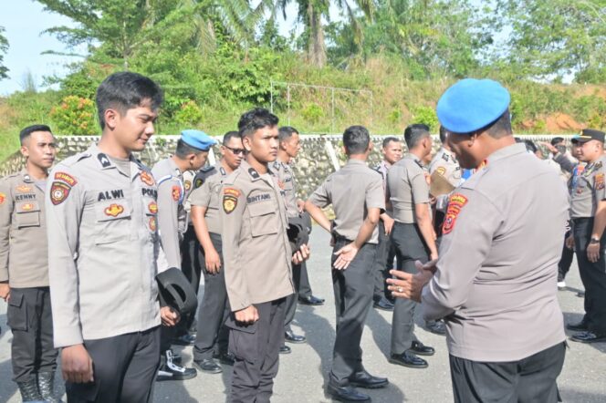 
					Sipropam Polres Labuhanbatu Selatan Gelar Ops Gaktibplin, Temukan Pelanggaran Sikap Tampang Personel