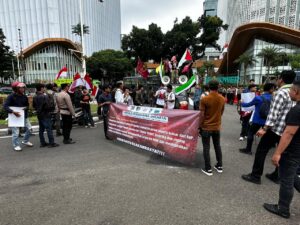 Aksi Penyampaian Pendapat Organisasi Mahasiswa Islam di Jakpus Kondusif, Polisi Bagikan Roti dan Air Mineral
