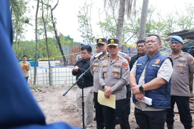 
					Polda Lampung Berhasil Bongkar Sindikat Penimbunan BBM Ilegal di Pesawaran, Potensi Kerugian Negara Capai Ratusan Miliar