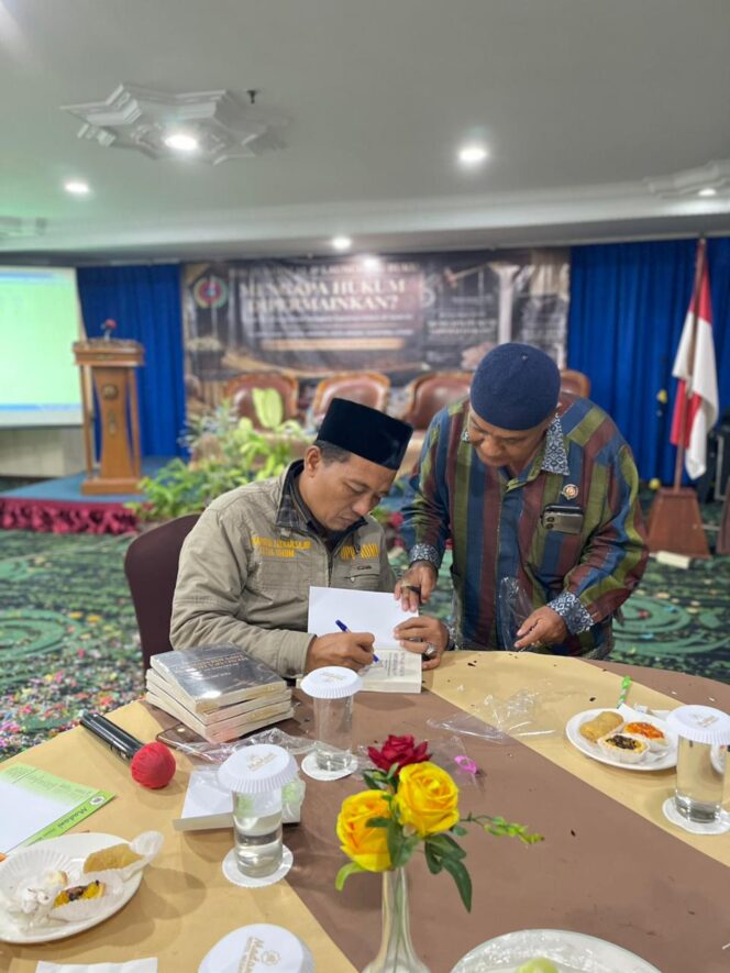 
					Buku “Mengapa Hukum Dipermainkan?” Hadir, Eka Putra Zakran: Sarat Analisis Kasus Hukum Nasional