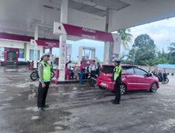 Patroli Antisipasi Kelangkaan BBM di SPBU Simpang Karo, Satlantas Labusel Pastikan Lalu Lintas Lancar dan Aman