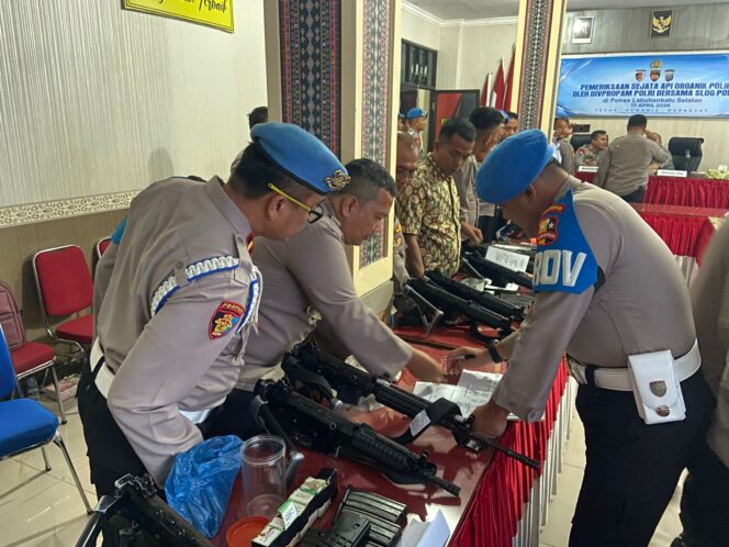 
					Team Mabes Polri Cek Senpi Dinas Polri Di Polres Labuhanbatu Selatan, kondisi dalam keadaan lengkap dan bersih sesuai data
