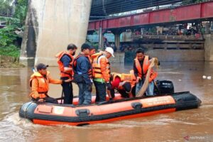Wali Kota Munjirin Pimpin Gerakan Terpadu Penangkapan Ikan Sapu-Sapu