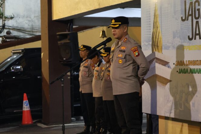 
					Polres Metro Jakarta Timur Bersama Tiga Pilar Gelar Patroli Skala Besar, Hadirkan Rasa Aman bagi Warga