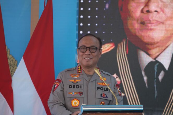 
					Dukung Asta Cita Presiden Prabowo sebagai Prioritas Nasional, Polri Serahkan 378 Unit Perumahan bagi PNPP dan Masyarakat di Sultra
