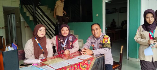 
					Polisi Masuk Sekolah, Ajak Guru dan Orang Tua Bersatu Lindungi Pelajar dari Tawuran