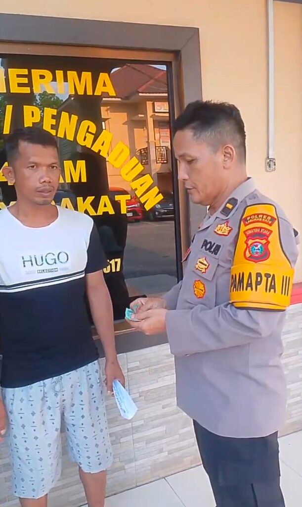 Terharu! Polisi Labuhanbatu Bantu Warga Tak Mampu Pulang Berobat ke Riau