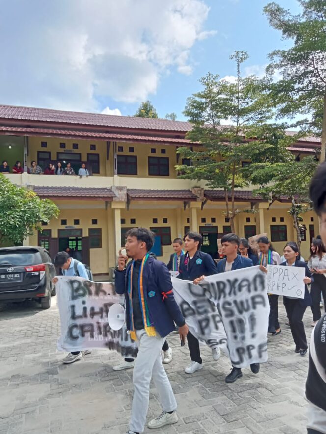 
					BEM IAKN Tarutung Gelar Aksi Tuntut Transparansi Beasiswa PPA yang Tak Kunjung Terealisasi