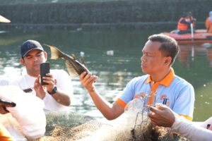 320 Kg Ikan Sapu-Sapu Ditangkap di Waduk Kaja, Operasi Masih Berlanjut