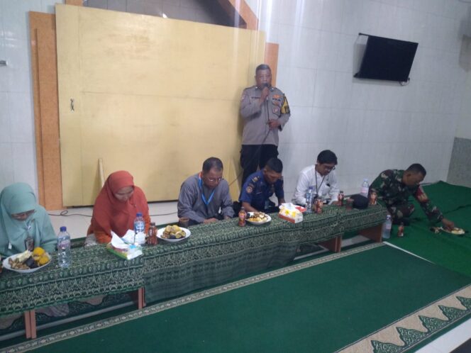 
					Layanan Polisi 110 Terbuka untuk Warga, Jumat Curhat di Susukan Jadi Ruang Aman Sampaikan Aspirasi