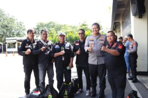 Aksi Sosial Kapolres Bekasi Kota, Warga hingga Ojol Terima Sembako Gratis