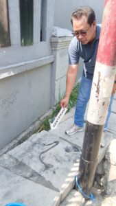 Polsek Cakung Cek TKP Kasus Anak 12 Tahun Diikat di Tiang Listrik, Penanganan Dilimpahkan ke PPA Polres Jaktim