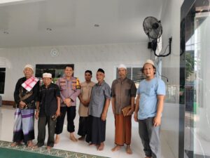 Polsek Cakung Gelar Safari Religi di Penggilingan, Sosialisasikan Program Layanan Polisi 110 dan Gerakan Ibu Memanggil