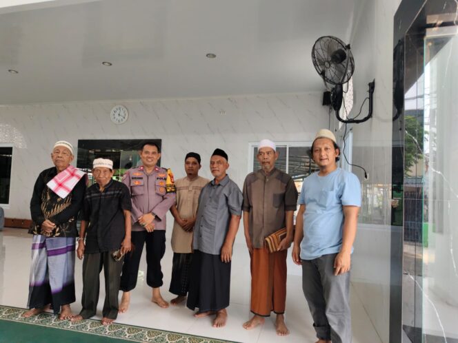 
					Polsek Cakung Gelar Safari Religi di Penggilingan, Sosialisasikan Program Layanan Polisi 110 dan Gerakan Ibu Memanggil