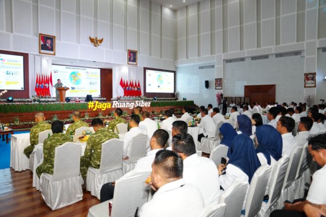 
					Panglima TNI Terima Penghargaan Adhibhakti Sanapati dan Berikan Ceramah Umum di BSSN