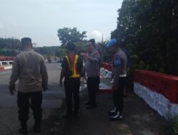Polsek Kotapinang Hadir Lewat Program Jembatan Merah Putih Sentuh Titi Kembar Bedagai di Aspal