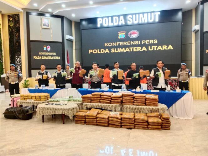 
					Pelarian Pelaku Pembawa 50 KG Sabu Berakhir di Rokan Hilir, 3 Otak Utama Diringkus Satnarkoba Polres Labuhanbatu