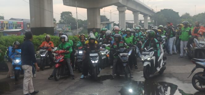 
					Polsek Cakung Kawal Keberangkatan 100 Massa Ojol Menuju Monas Peringati May Day 2026