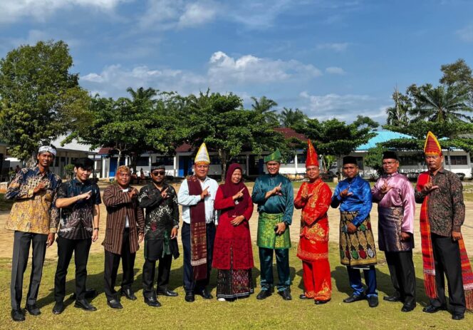 
					Kadis Pendidikan Labuhanbatu Pimpin Upacara Hardiknas di SMPN 1 Bilah Barat, Tegaskan Komitmen Bangun Generasi Unggul  Berkarakter