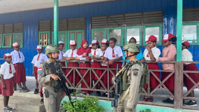 
					Satgas Ops Damai Cartenz Gelar Patroli Dialogis dan Sambang ke SDN Bale, Perkuat Kedekatan Humanis dengan Masyarakat