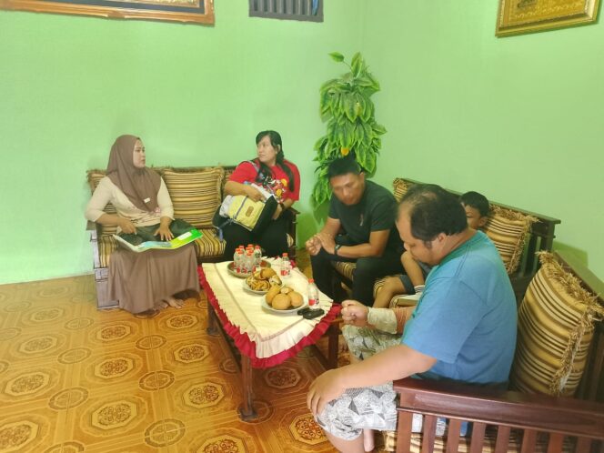 
					Kapolsek Sei Kanan Jenguk Personel Sakit, Wujud Nyata Kepedulian dan Kebersamaan
