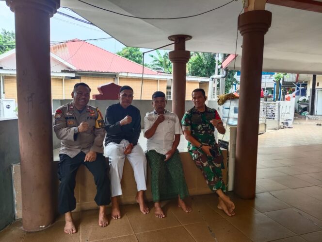 
					Sinergitas TNI-Polri di Ceger, Sambangi Ketua RT dan Perkuat Kamtibmas Lingkungan