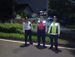 Patroli Dialogis Dini Hari, Polsek Pulogadung Ajak Warga Manfaatkan Layanan Polisi 110 untuk Jaga Keamanan