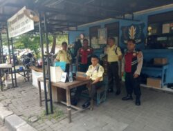 Siang Hari Polisi Sambangi Warga, Ajak Aktif Jaga Kamtibmas dan Gunakan Layanan 110