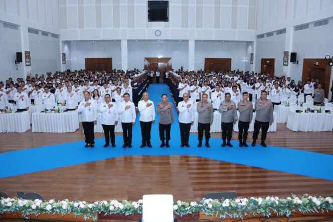 
					Kapolri Terima Adhi Bhakti Senapati, Jadi Motivasi Perkuat Sinergi Keamanan Siber
