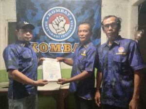 Penyerahan Mandat Ranting Aur, KOMBAT Perkuat Konsolidasi Akar Rumput di Medan