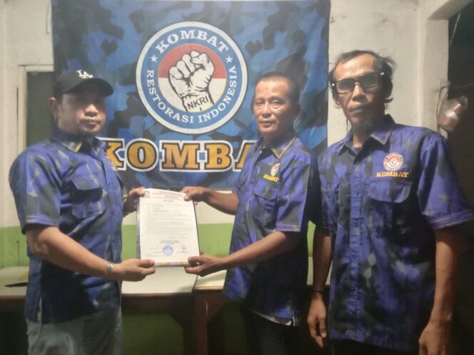 
					Penyerahan Mandat Ranting Aur, KOMBAT Perkuat Konsolidasi Akar Rumput di Medan