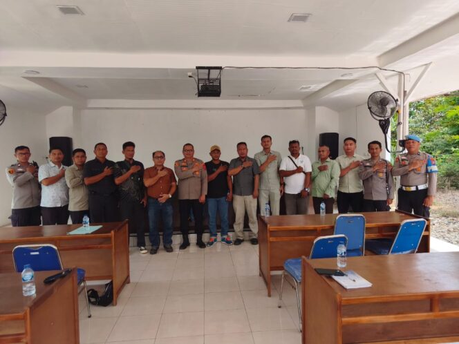 
					Kapolsek Kampung Rakyat Gelar Rapat Koordinasi Dengan Perusahaan Terkait Maraknya Pencurian Berondolan Sawit