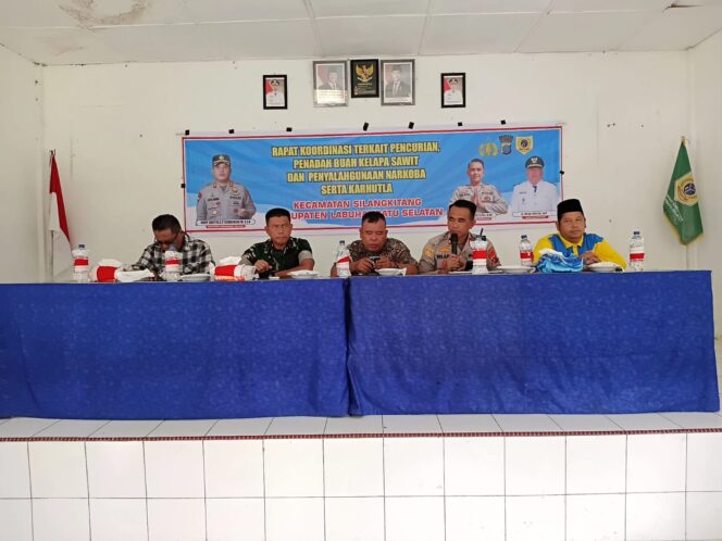 
					Rapat Koordinasi di Silangkitang, Kapolsek Ajak Pemilik RAM dan Penampung Sawit Tolak Buah Hasil Curian