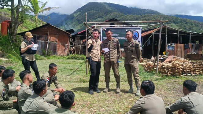 
					Jaga Mental Personel di Wilayah Rawan, Satgas Damai Cartenz Gelar Support Psikologi di Kiwirok