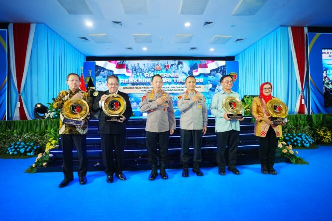 
					Buka Rakernis Reskrim, Kapolri Instruksikan Ciptakan Rasa Aman dan Keadilan untuk Masyarakat 
