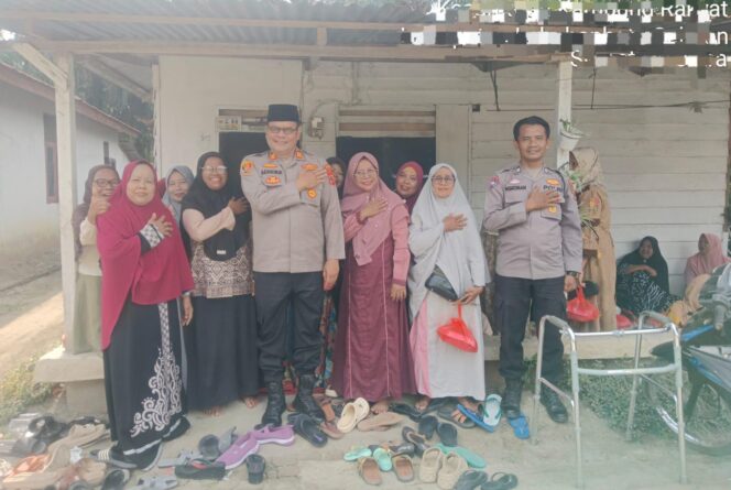 
					Kapolsek Kampung Rakyat Sambangi Warga, Sampaikan Pesan Kamtibmas