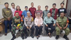 Bhabinkamtibmas Kayu Putih Gelar Cooling System dan Sosialisasi Layanan Polisi 110 di RW 007