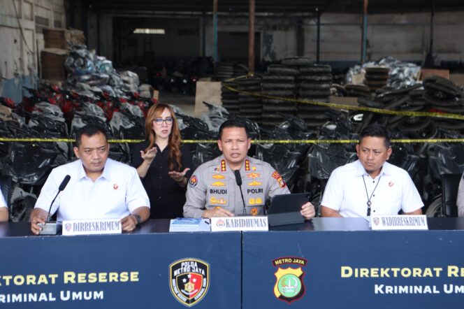 
					Polda Metro Jaya Bongkar Gudang Ribuan Motor Diduga untuk Ekspor Ilegal