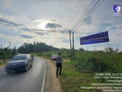 Satlantas Polres Labusel Pasang Spanduk Himbauan di Titik Rawan Laka Lantas Jalinsum