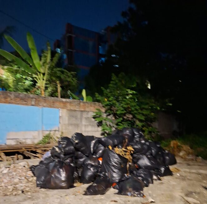 
					Penumpukan Sampah Hampir Sebulan di Kelurahan Cengkareng Barat Dikeluhkan Warga, Koordinasi RT dan RW Jadi Sorotan
