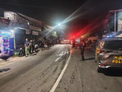 Saat Patroli Malam, Brimob PMJ Turut Evakuasi Kebakaran Bengkel di Bekasi