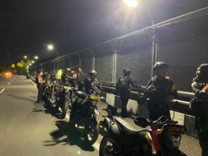 Patroli Brimob dan Perintis Bubarkan Balap Liar di Kawasan Jalan Taman Mini, Sejumlah Remaja Diamankan