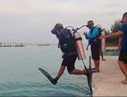 Respons Cepat dan Humanis, Anggota Polsek Kepulauan Seribu Selatan Berhasil Temukan HP Wisatawan yang Jatuh ke Laut di Dermaga Pulau Pari