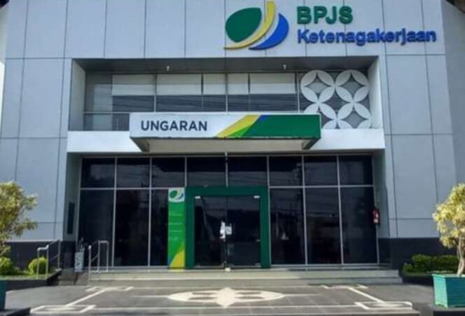 
					Denda BPJS Kesehatan Cekik Leher Rakyat: Tunggakan 7 Bulan Rp700 Ribu, Kena Denda Rp900 Ribu, Total Jadi Rp1,6 Juta