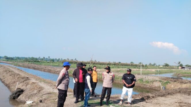 
					Ditpolairud Polda Metro Jaya Tebar 300 Ribu Benih Udang Windu di Muaragembong Bekasi
