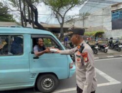 Polsek Metro Penjaringan Monitoring dan Amankan Bakti Sosial Pembagian 600 Paket Sembako di Wihara Satria Dharma