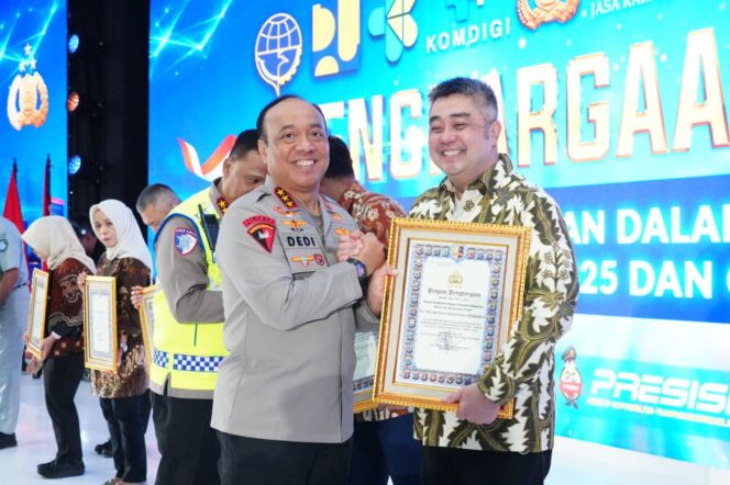 
					Polri Beri Penghargaan kepada Kementerian dan Lembaga Pendukung Operasi Ketupat 2026, Perkuat Sinergi untuk Keselamatan Masyarakat