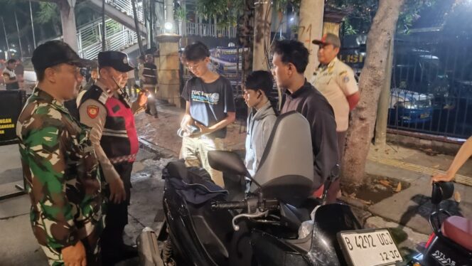 
					Polsek Metro Penjaringan Gelar Patroli KRYD Skala Besar, Tujuh Motor Tanpa Surat Diamankan