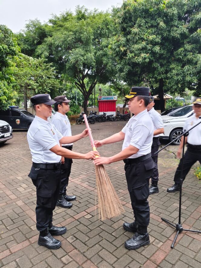 
					Polres Metro Jakarta Utara Canangkan Gerakan “Jaga Jakarta Bersih dan Asri”, Personel Turun Langsung Gelar Korvei
